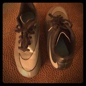 Soccer shoes